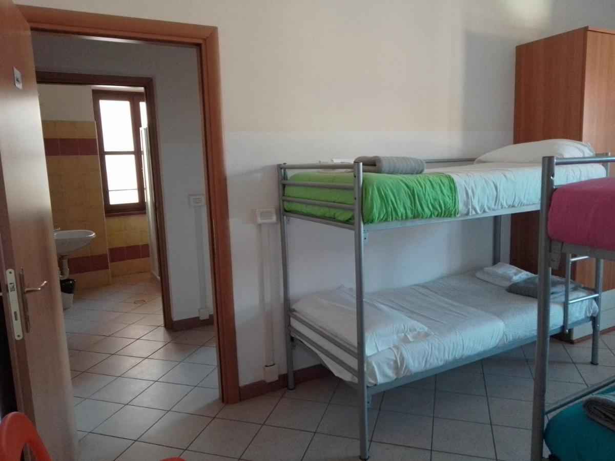 Albergo E Ostello Della Gioventu Biella Centro Storico Exterior foto