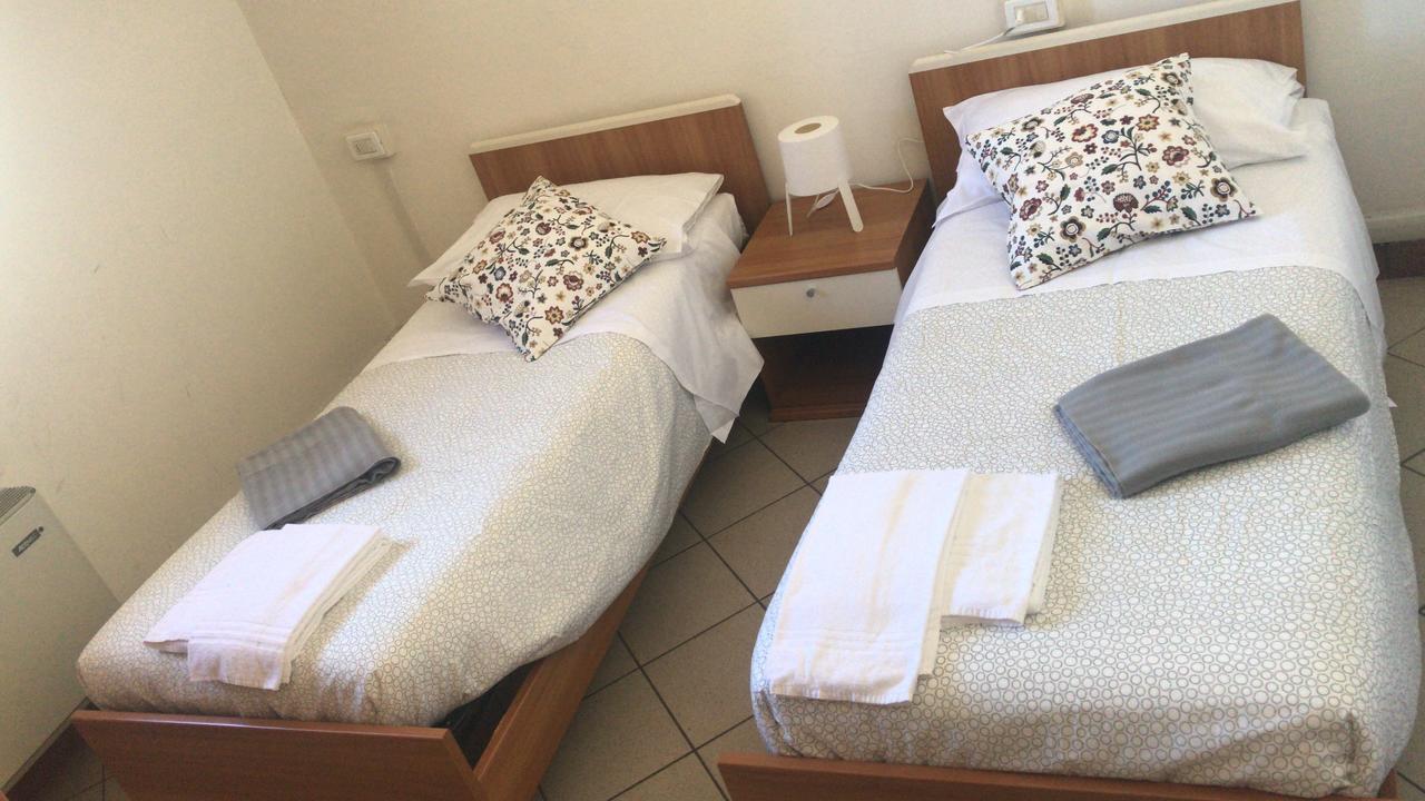 Albergo E Ostello Della Gioventu Biella Centro Storico Exterior foto